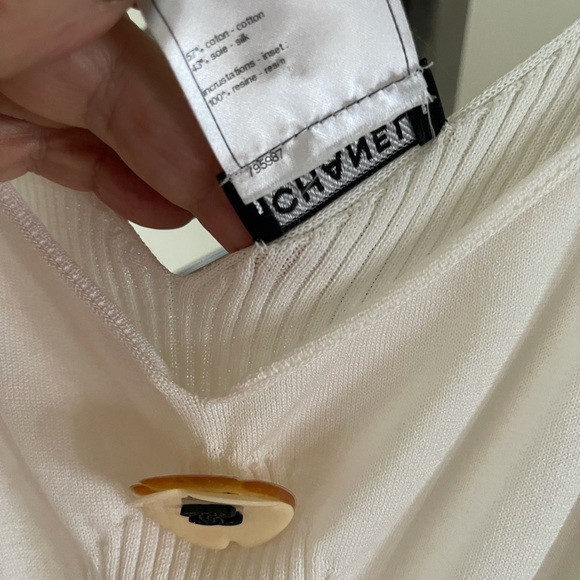 VINTAGE Elegant Chanel WHITE TOP💝HP - Picture 9 of 15